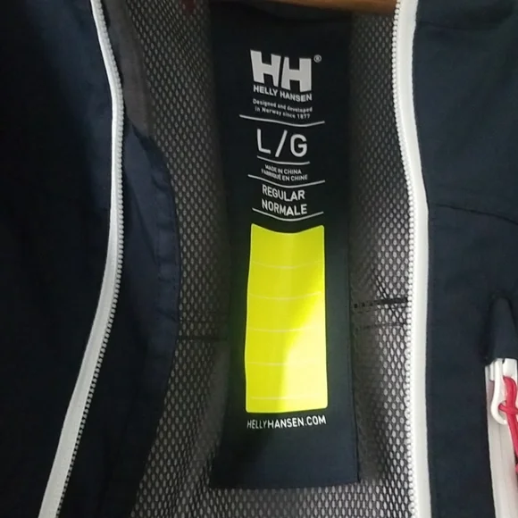 VEST - Picture 3 of 7